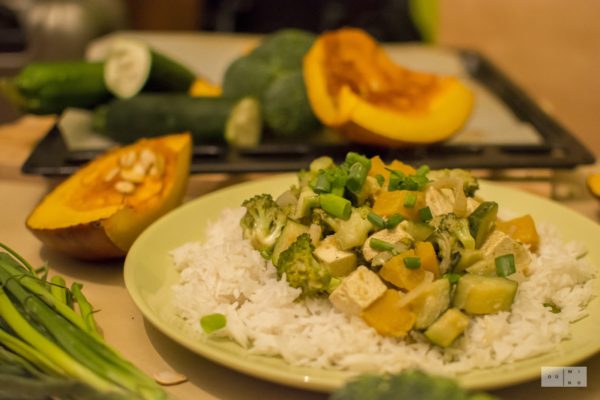Tajskie curry z dynią, tofu i zielonymi warzywami