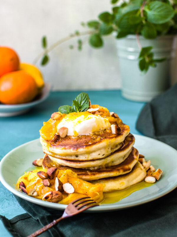 Klasyczne pancakes z pomarańczami i migdałami