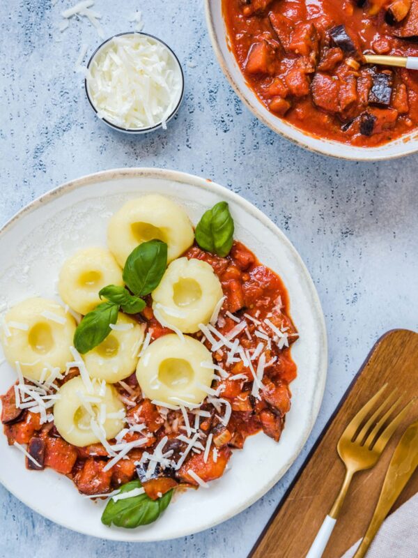 Kluski śląskie z sosem pomidorowym z bakłażanami – kluski alla Norma