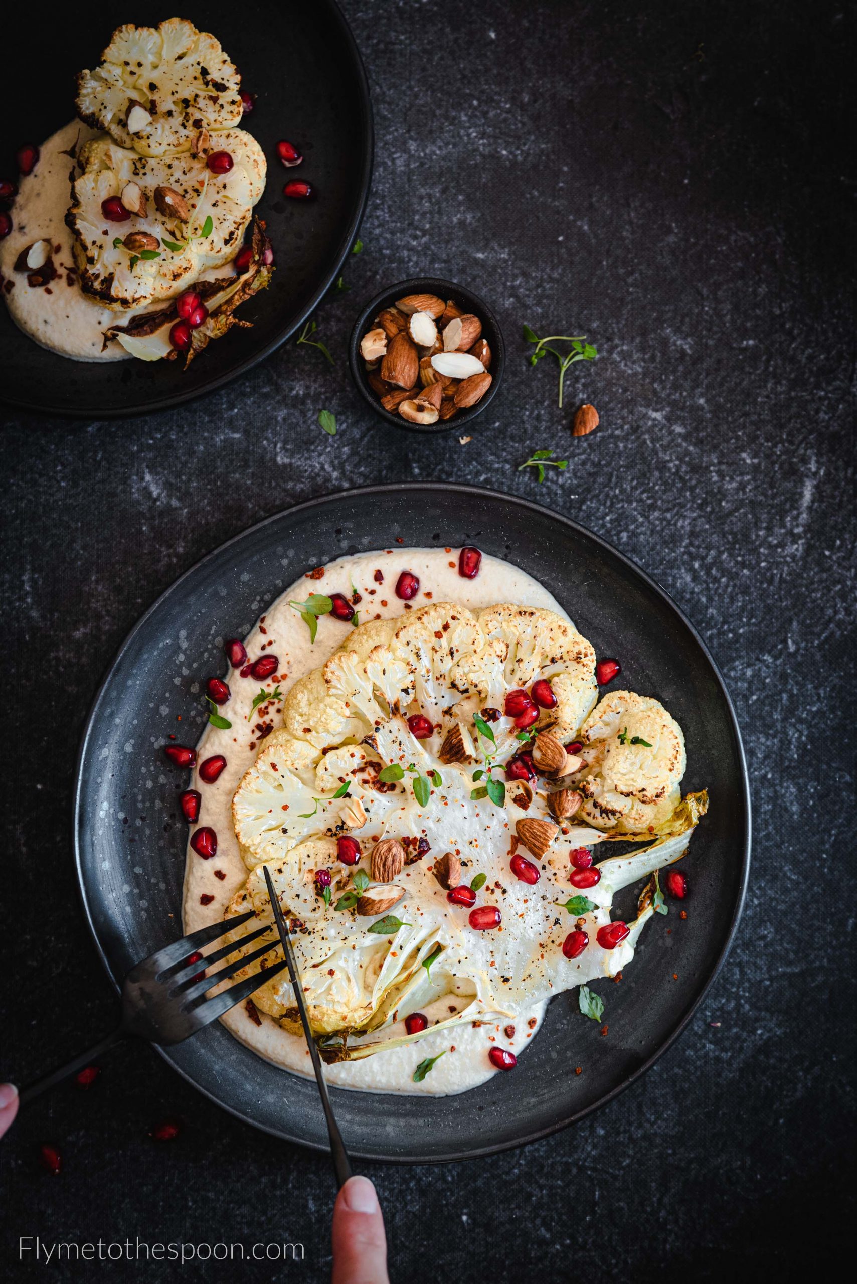 Steki z kalafiora na sosie z nerkowców