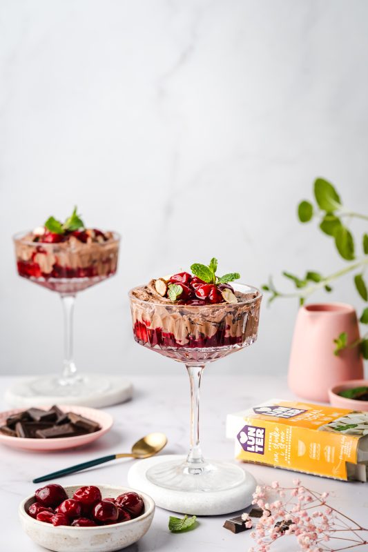 Mus czekoladowy z tofu z wiśniami