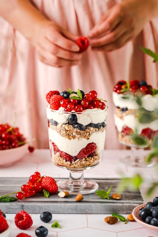 Deser w szklance z mascarpone i herbatnikami 